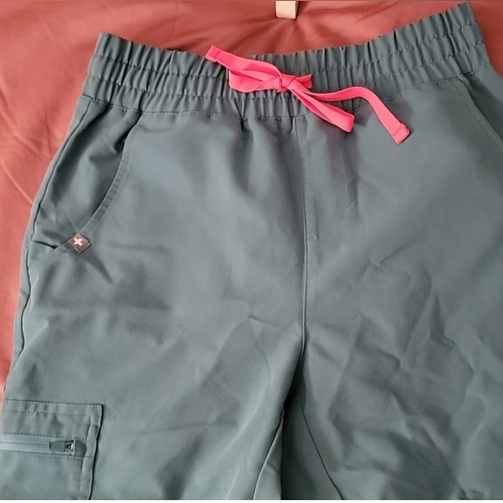 Figs Set Catarina Scrub Top/ Zamora Jogger Scrub Pants